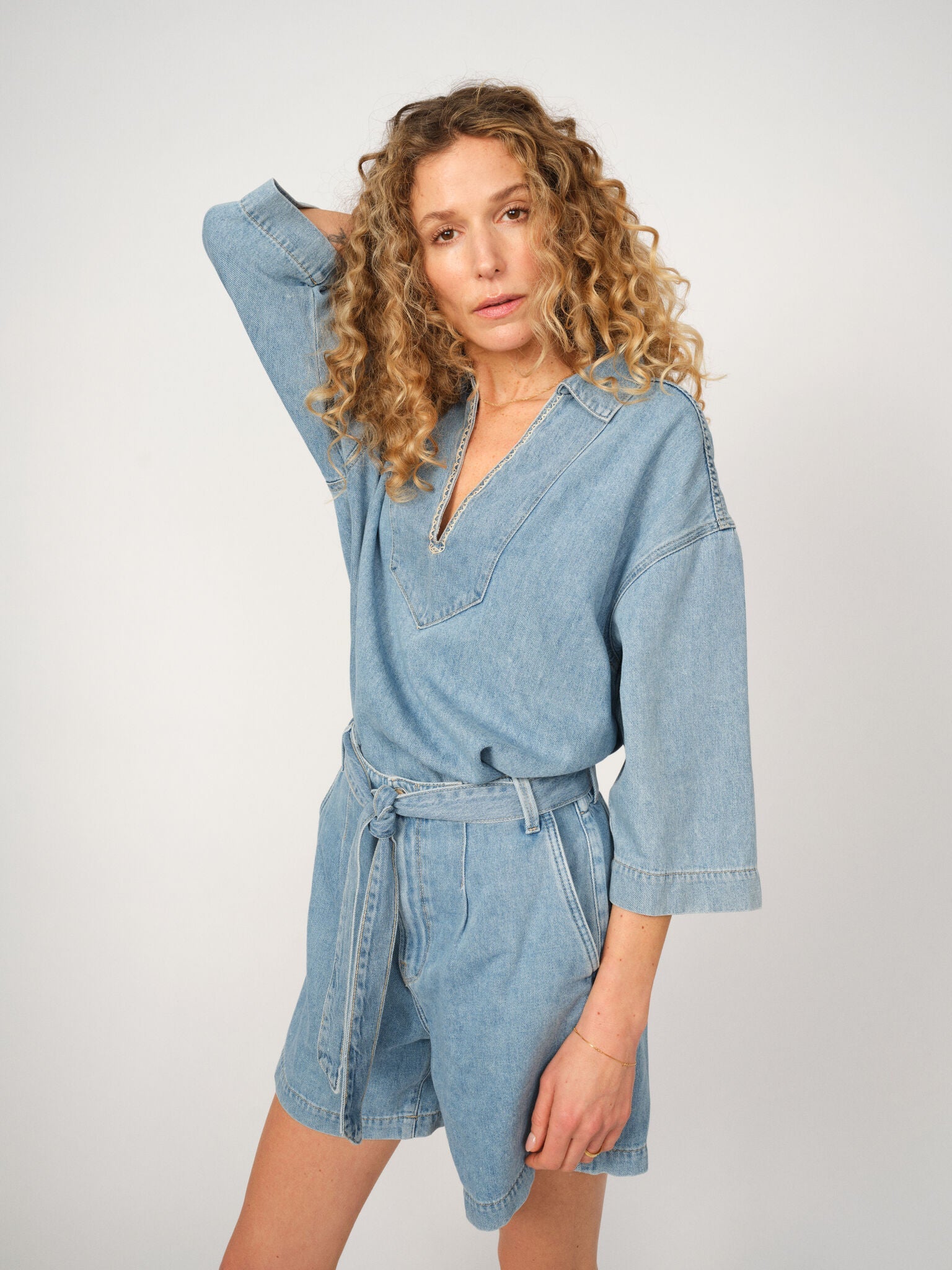 Modelshot / Light Blue / Detail